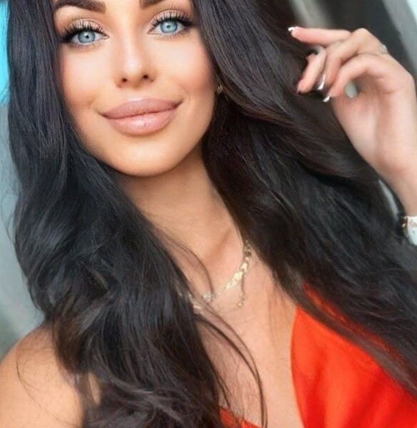 This burning brunette will win your heart in an instant. Her juicy nut will keep you awake at night. See for yourself what she is capable of. It's hard to describe in words. Learn more about her! 😼